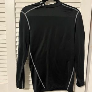 Under Armour thermal crewneck. Minimal wear, excellent condition.
